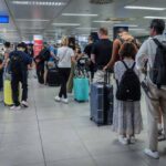 File per la partenza in aeroporto