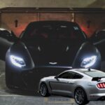 Una Aston Martin e in piccolo una Mustang