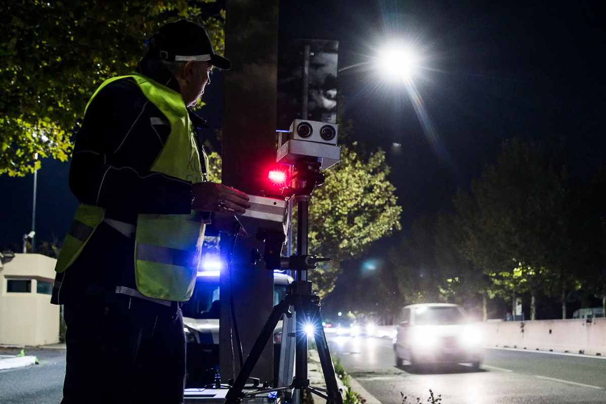 Controllo con autovelox in strada