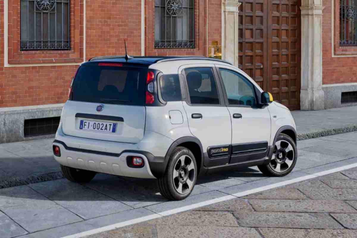 FIAT Panda parcheggiata