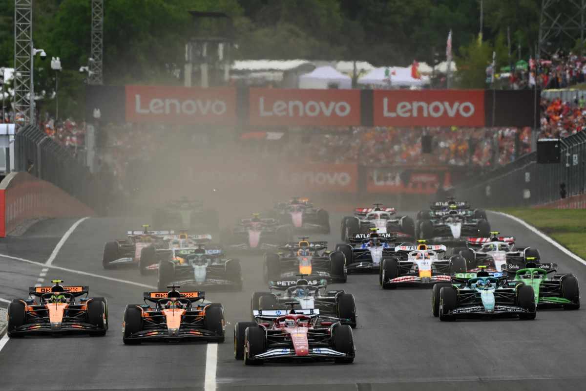 Le vetture di Formula 1 in partenza