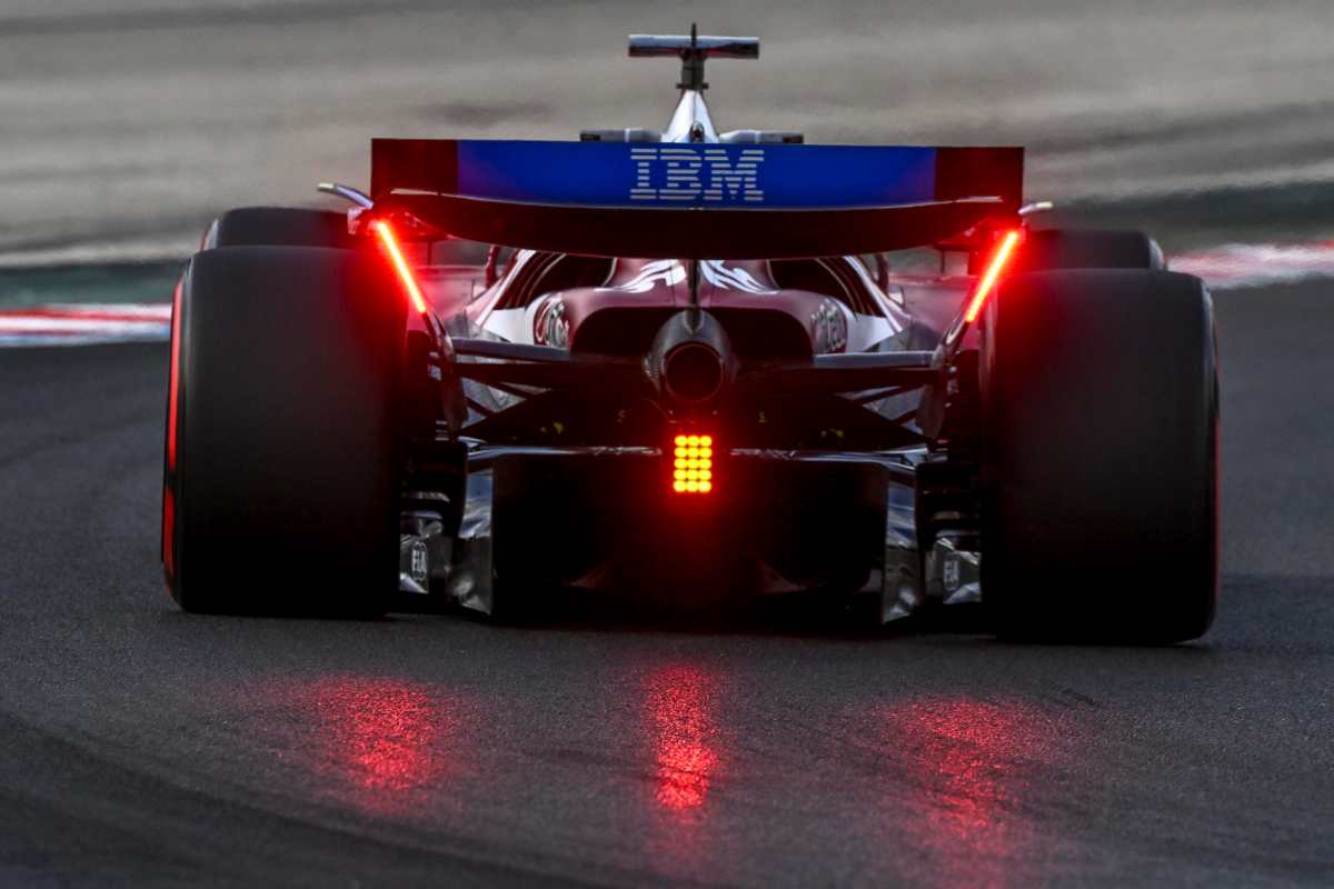 Una vettura di Formula 1 in pista