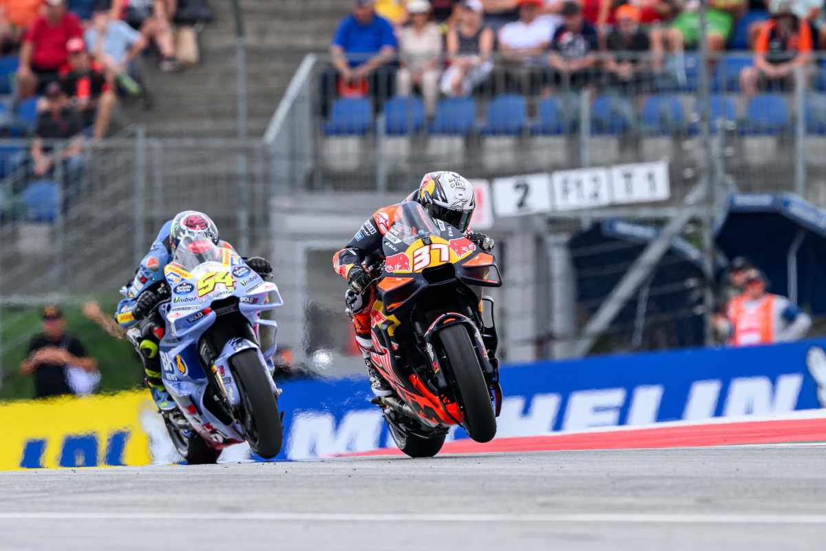 Sfida tra piloti MotoGp in pista