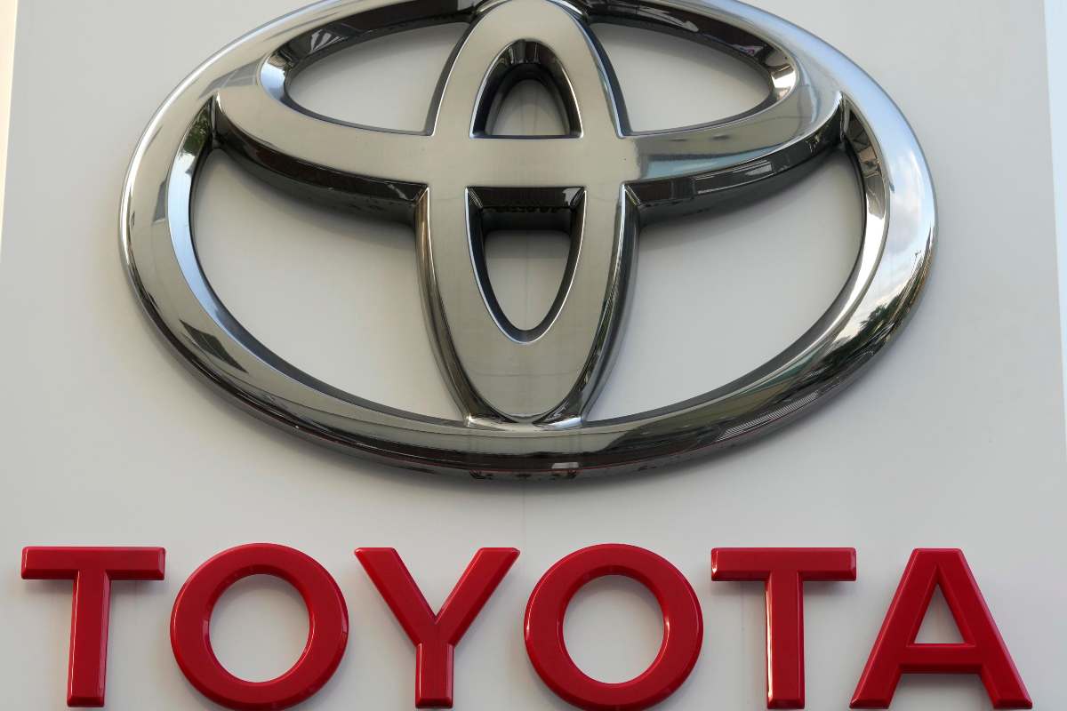 Logo e nome Toyota