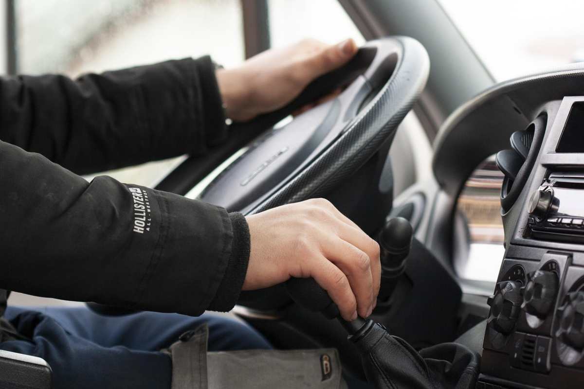 Il volante di una macchina