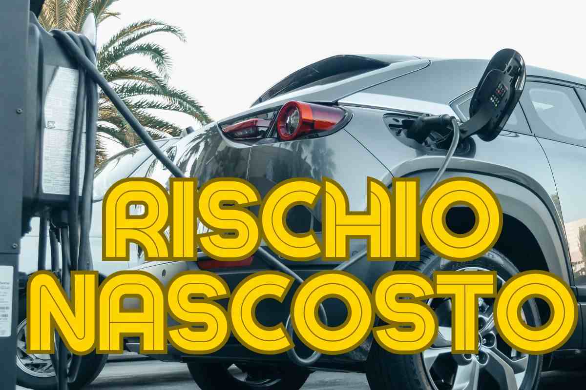 Auto incendio elettrico