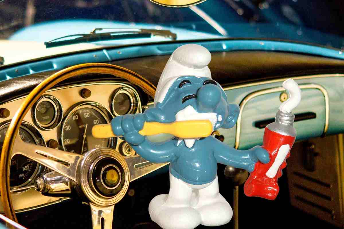 Livan Auto Smurf Cina Geely Puffo