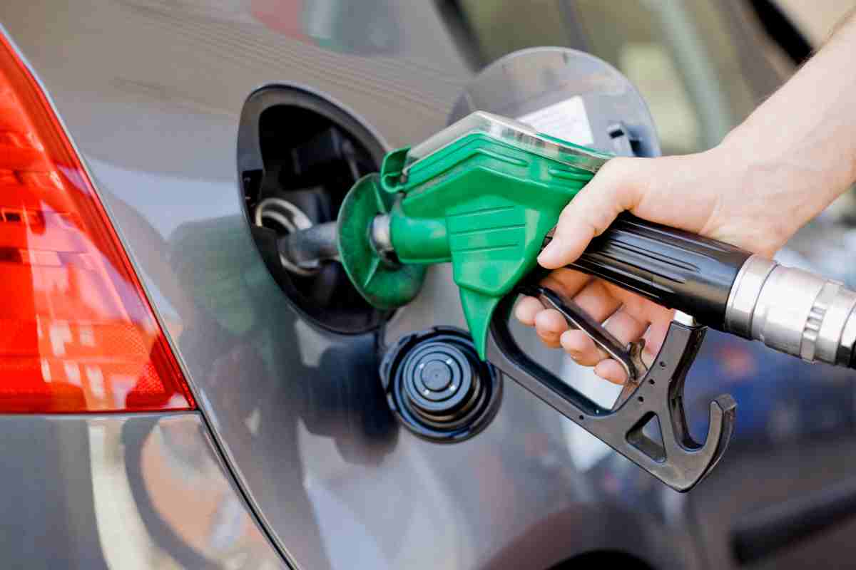 benzina pieno auto