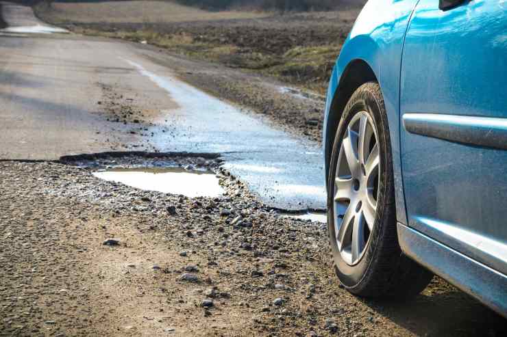 Auto Comune buca problemi