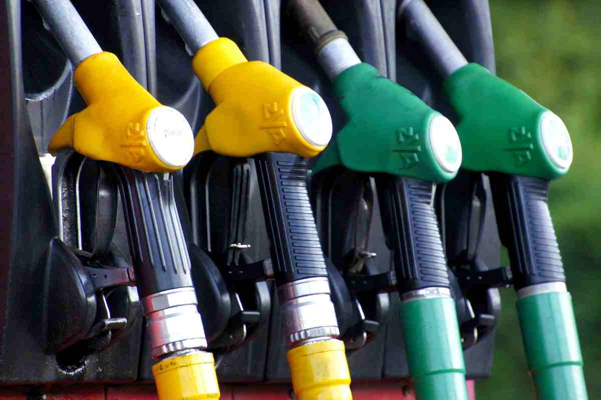 carburante calo prezzi