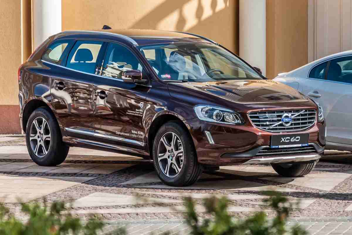 Una Volvo parcheggiata all'aperto