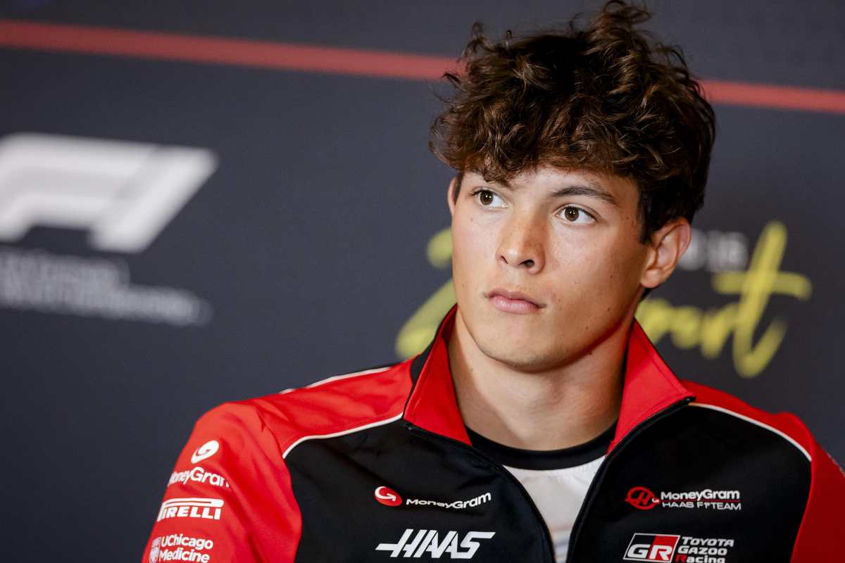 Bearman durante la conferenza dei piloti