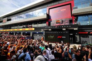 Tifosi sotto il podio in Formula 1