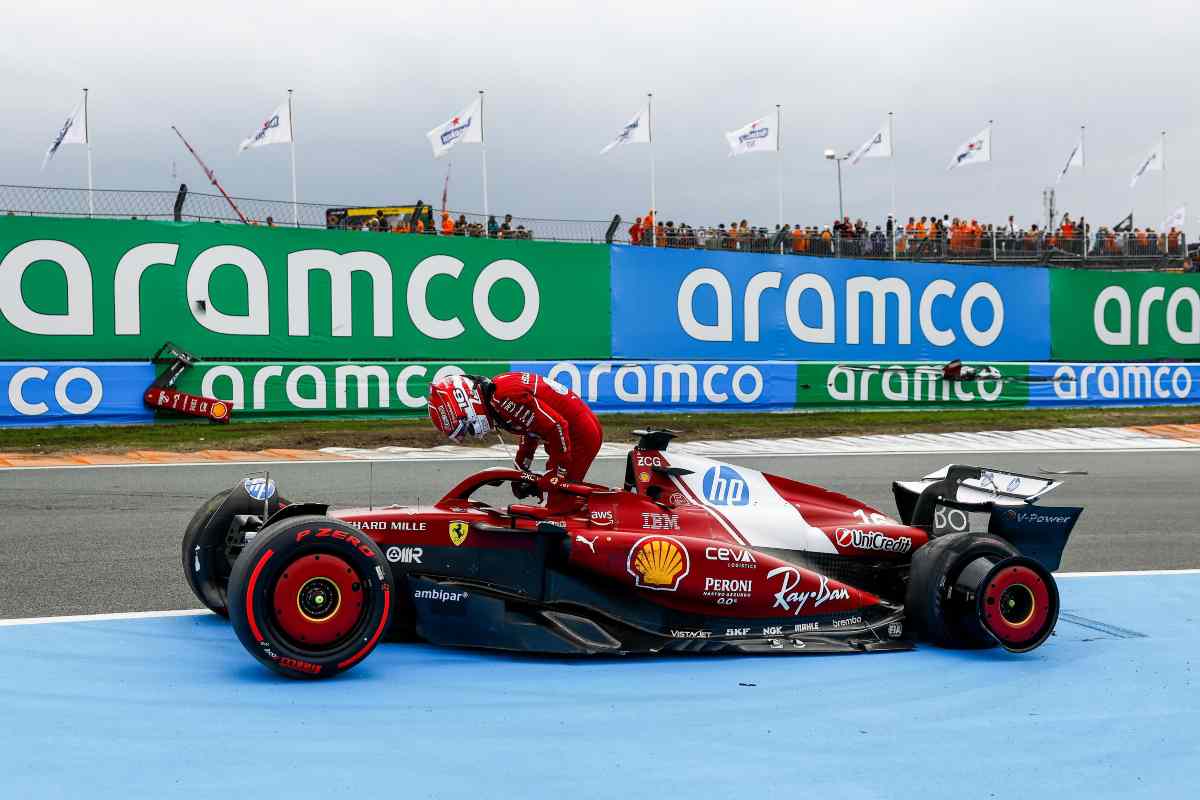 Leclerc parcheggia la sua Ferrari a Zandvoort