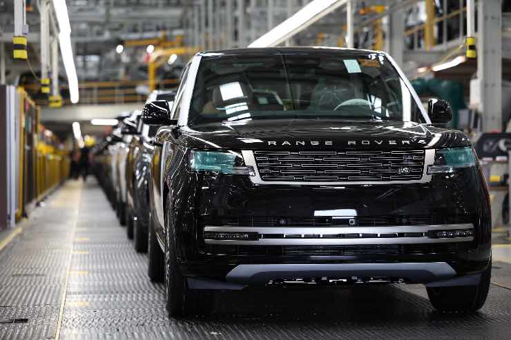 Jaguar Land Rover produzione ferma