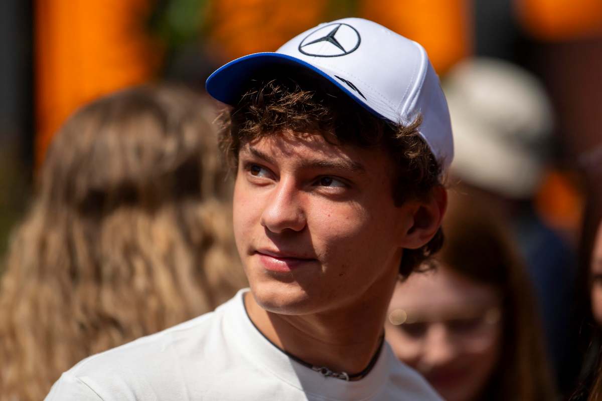 Kimi Antonelli con il cappello Mercedes