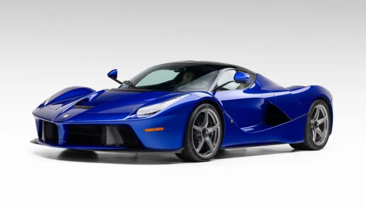 La LaFerrari in versione blu elettrico