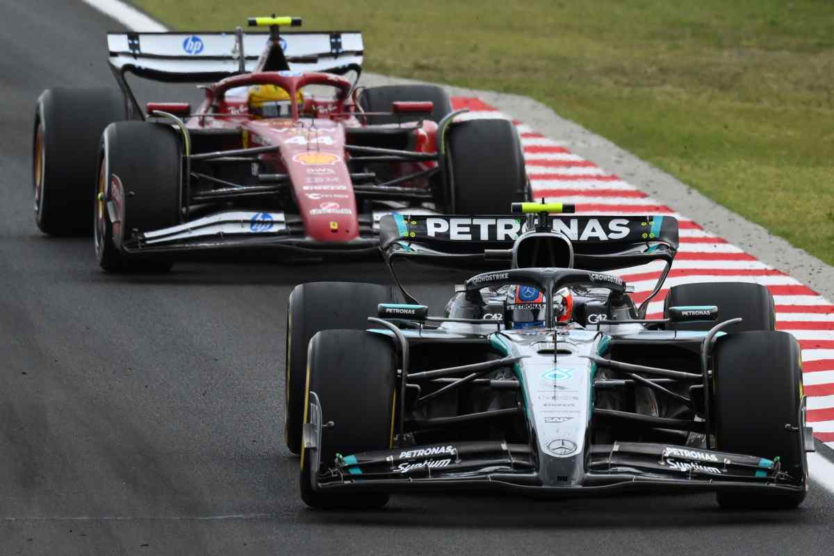La Mercedes di Antonelli davanti alla Ferrari