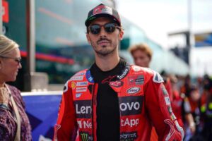 Pecco Bagnaia nel paddock