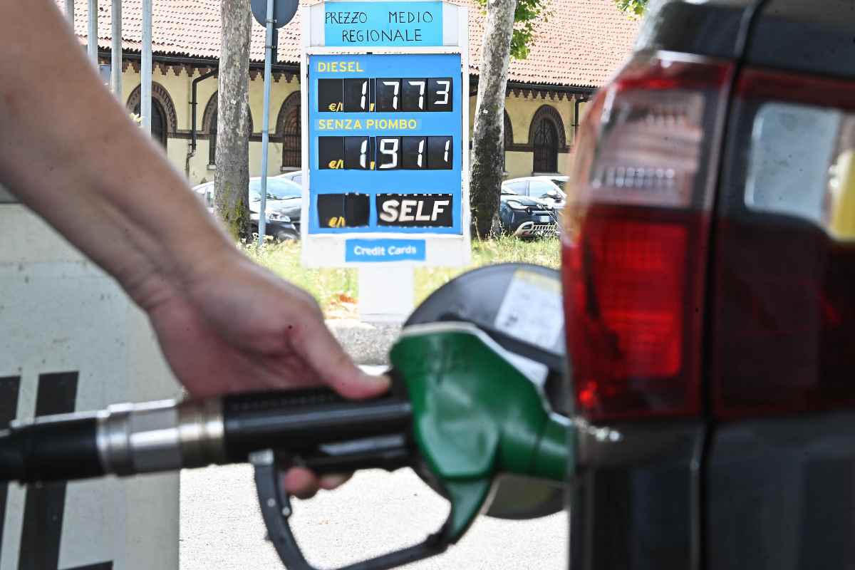 Prezzo dei carburanti al distributore