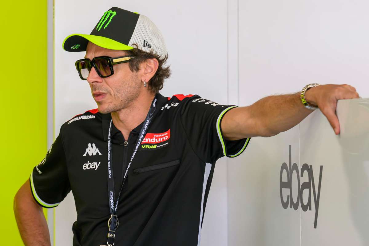 Valentino Rossi nel box