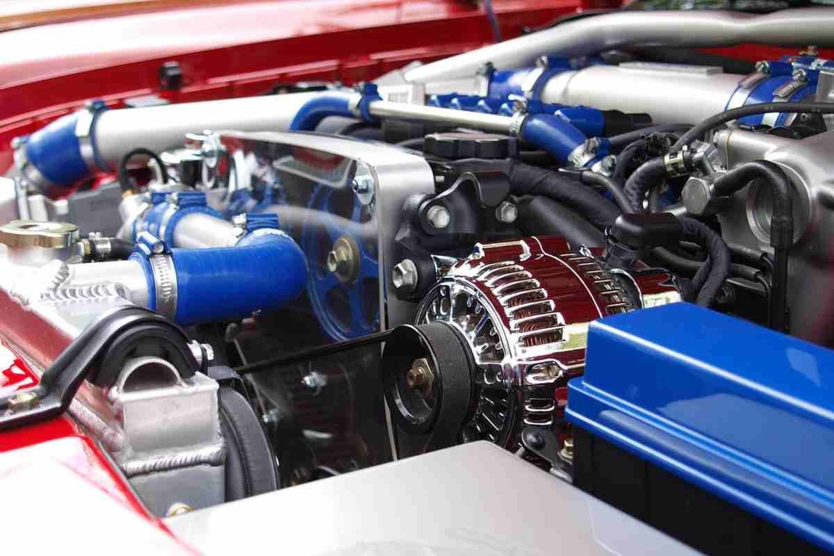 Un motore di un'auto sportiva