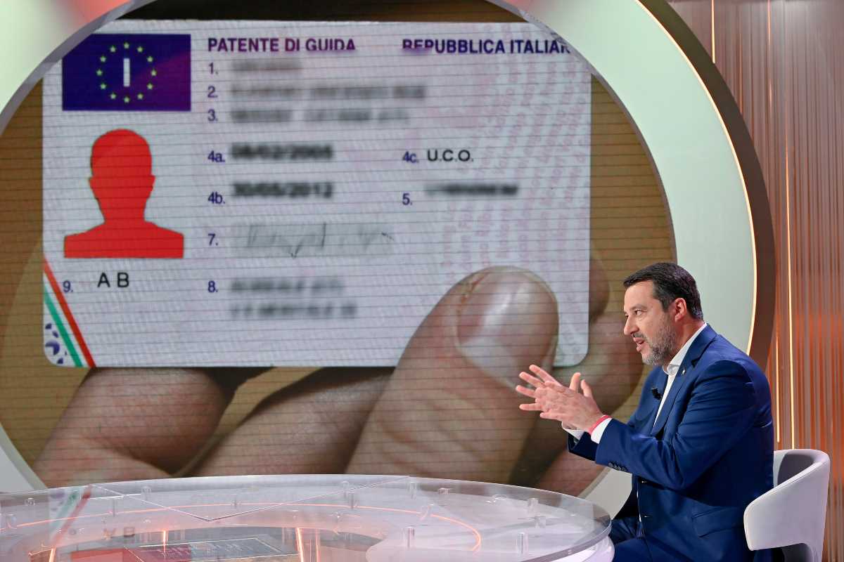 Salvini parla della nuova patente