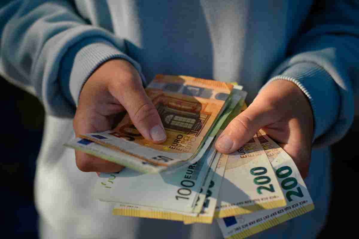 contanti euro auto