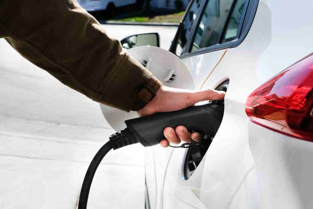 auto elettrica tassa uk