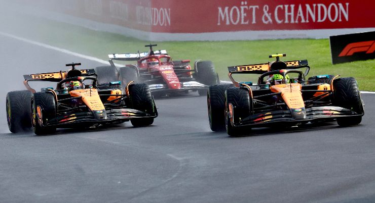 lando norris e oscar piastri in pista con le McLaren