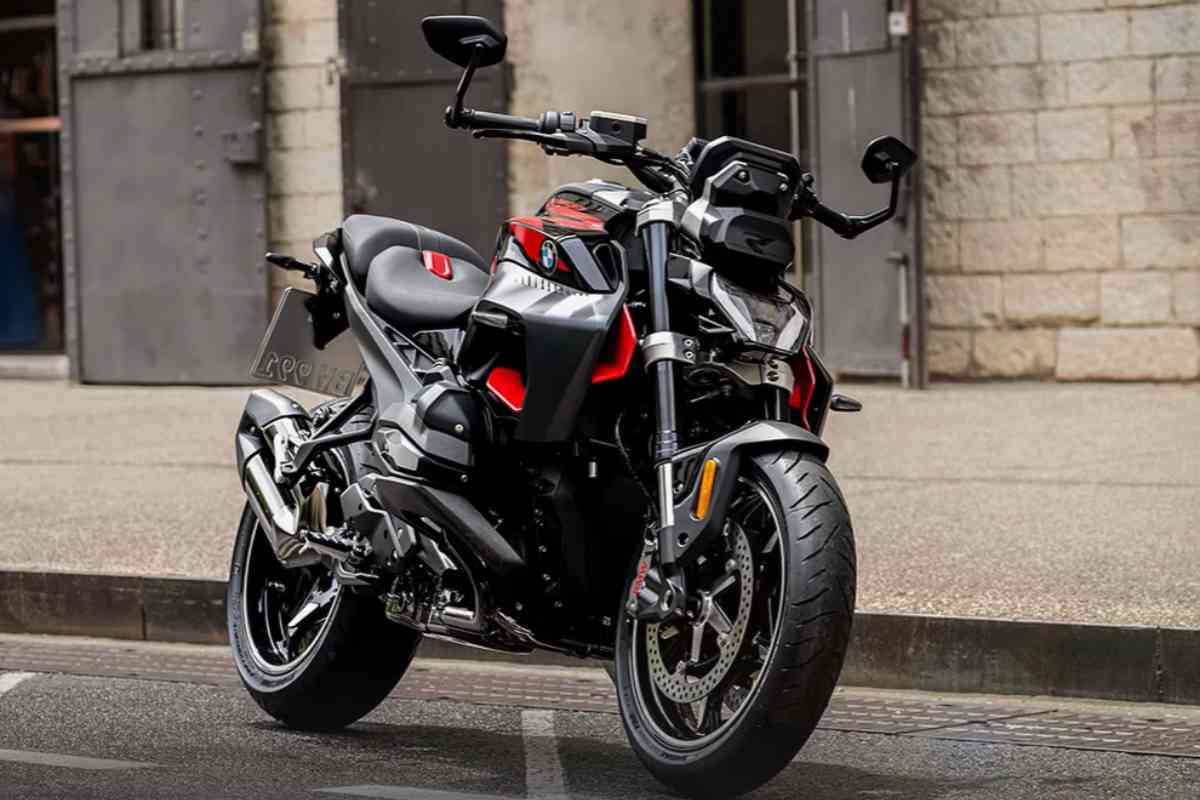 La BMW 1300 R