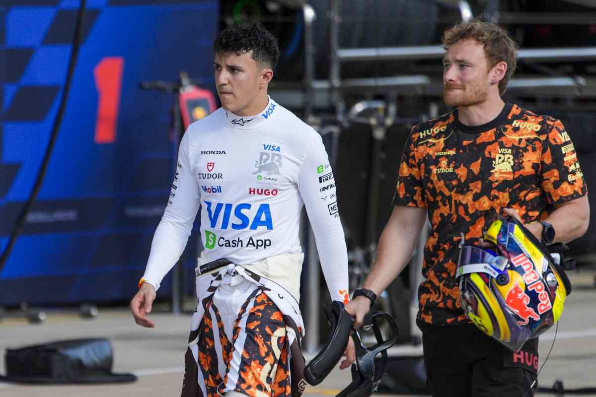 Isack Hadjar nel paddock