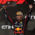 Max Verstappen esulta sul podio