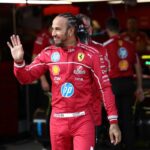 Hamilton saluta il pubblico